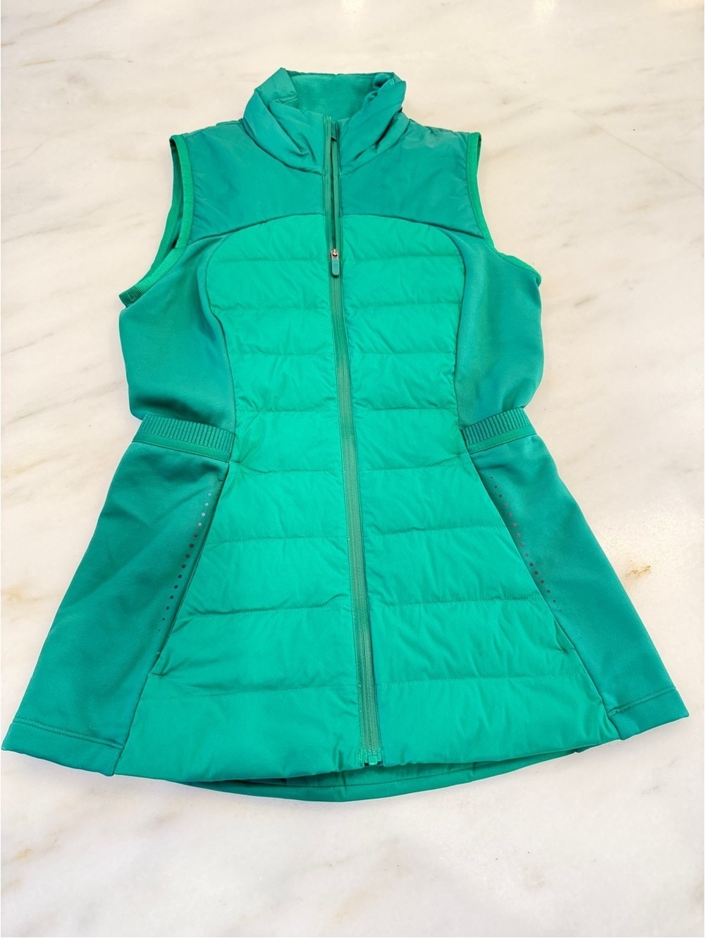 Lululemon sz 2 vest guc raceway green down for it all
